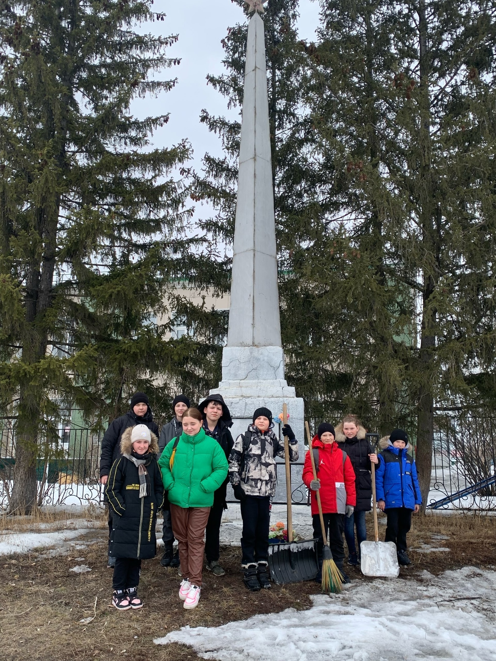 Акция &amp;quot;Очистка памятников&amp;quot; с волонтёрами..