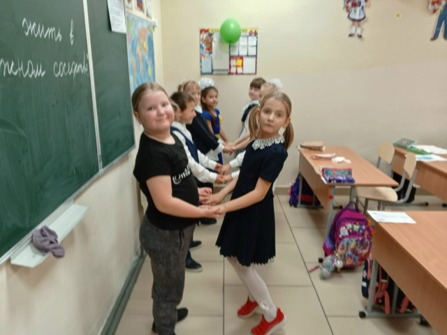 "Учимся жить в дружном коллективе.,".