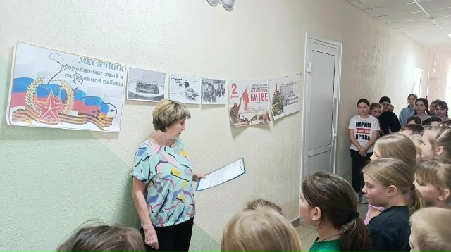 Торжественная линейка, посвящённая завершению месячника оборонно-массовой и спортивной работы..