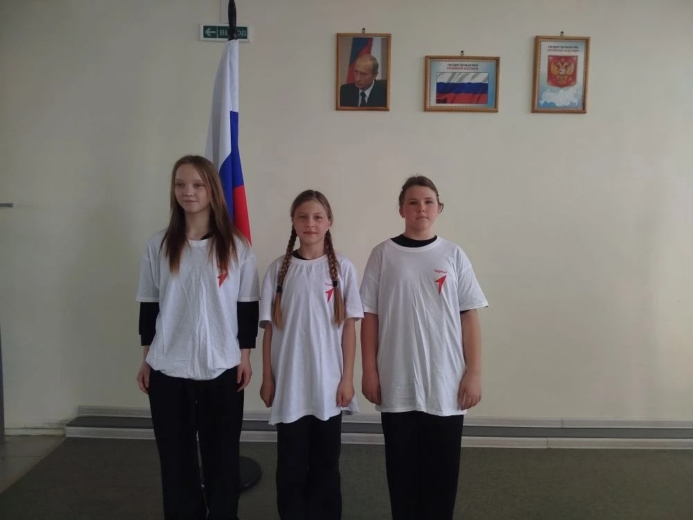 Традиционная линейка, посвящённая 65‑летию полёта Юрия Гагарина: путешествие в историю космоса.